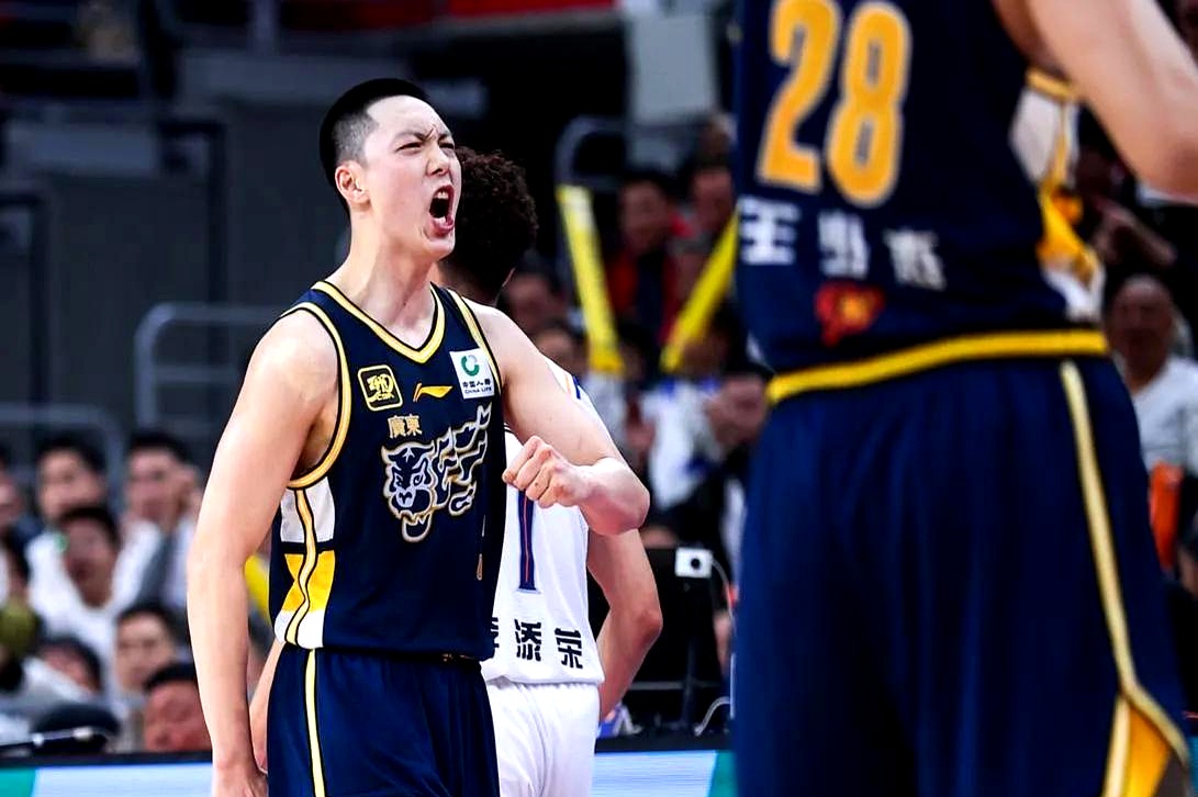 爱游戏app下载-关于数据狂潮：命中率47%，助攻20+，团队表现亮眼！的信息