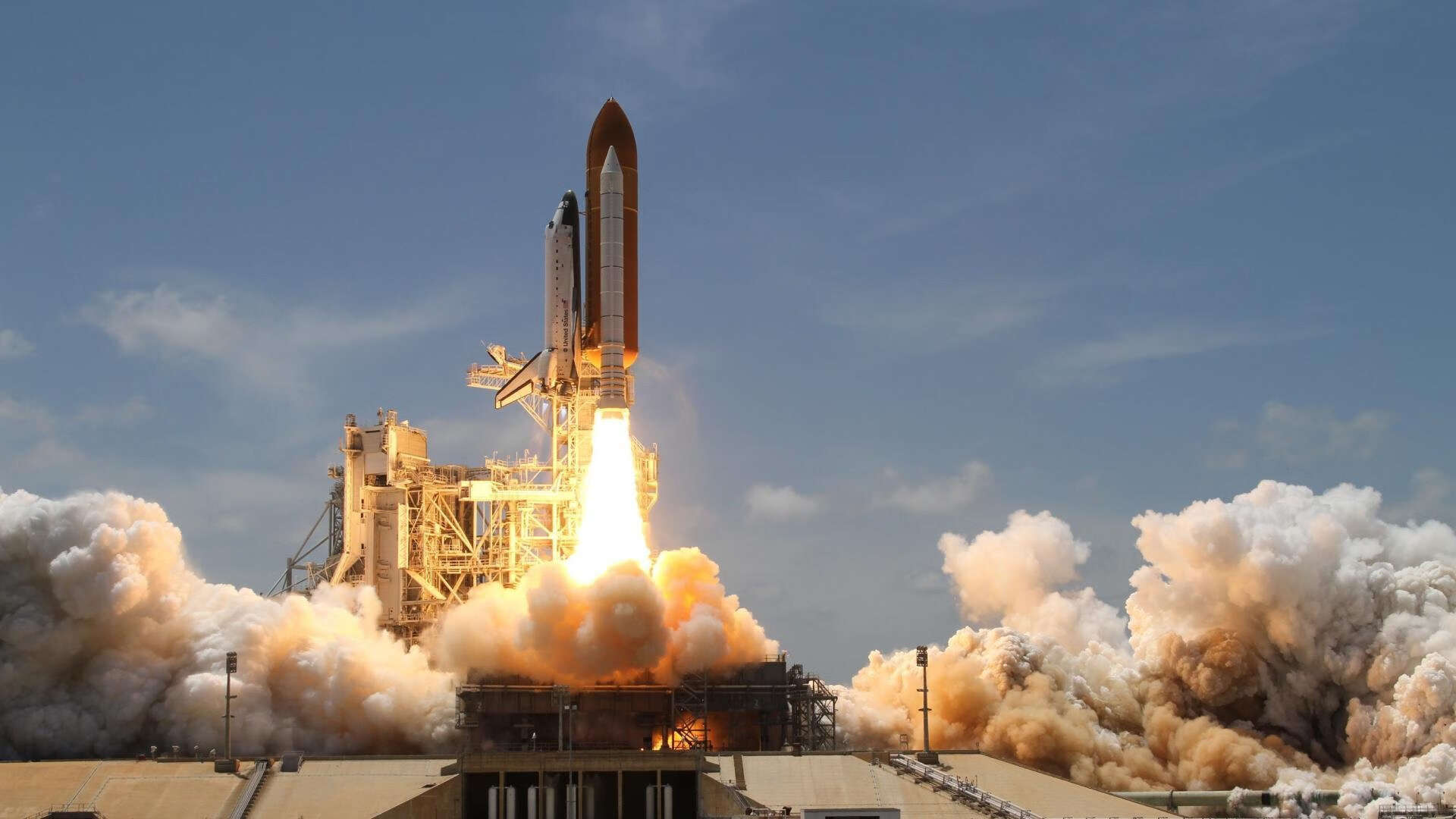 爱游戏 电竞-激动瞬间！李明突破防守，妙传助攻张伟得分！，李明is