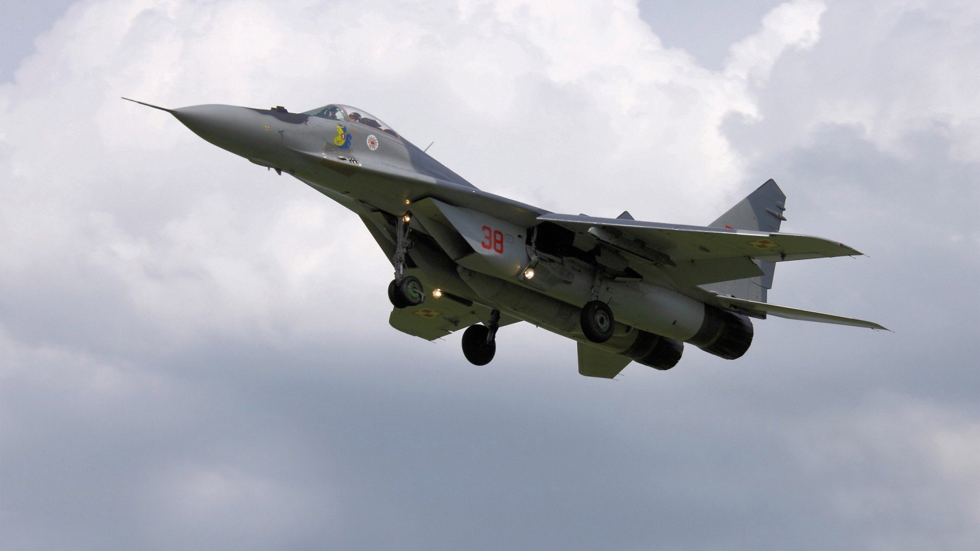 爱游戏app-名宿加盟教练组，传授经验助力球队发展，名宿当教练