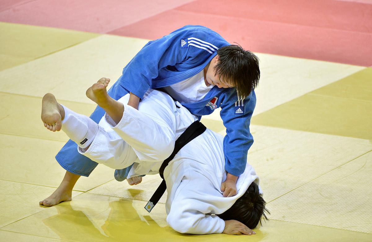 包含爱游戏:柔道世锦赛，以柔克刚展现力量的词条