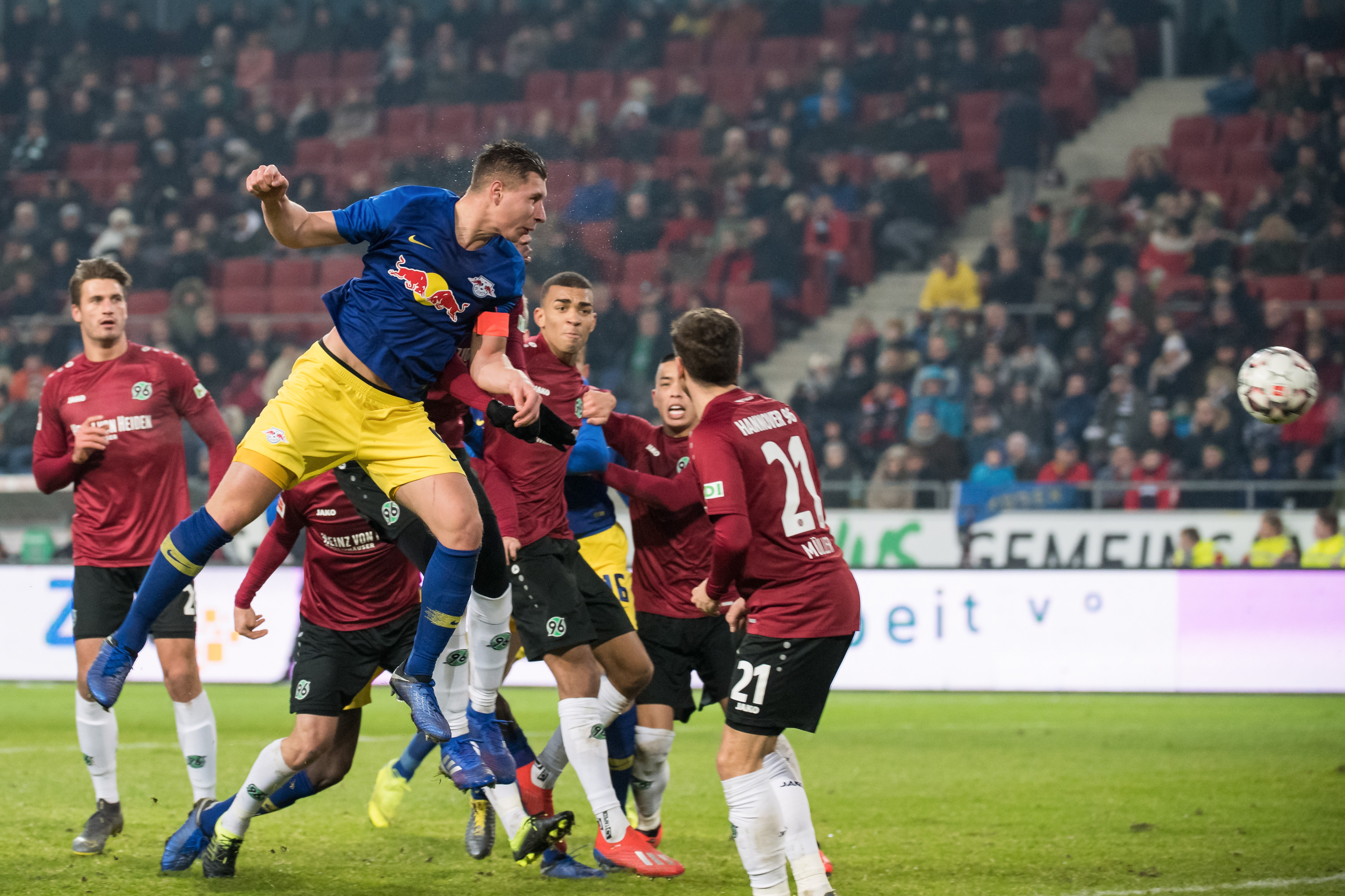 爱游戏体育：德甲汉诺威96的进攻风格与战术演变的简单介绍