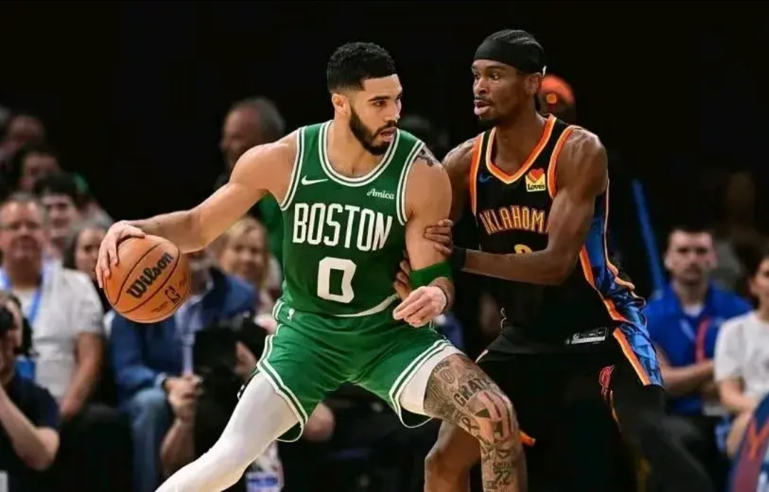 爱游戏官网：凯尔特人队季前赛：斯普鲁斯展现篮板能力，争夺轮换位置的简单介绍