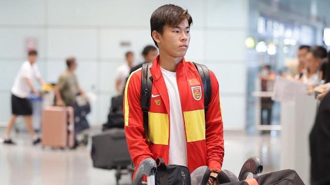 爱游戏APP:年轻球员郭田雨“年少成名”？球迷：别捧杀，小心伤仲永！的简单介绍