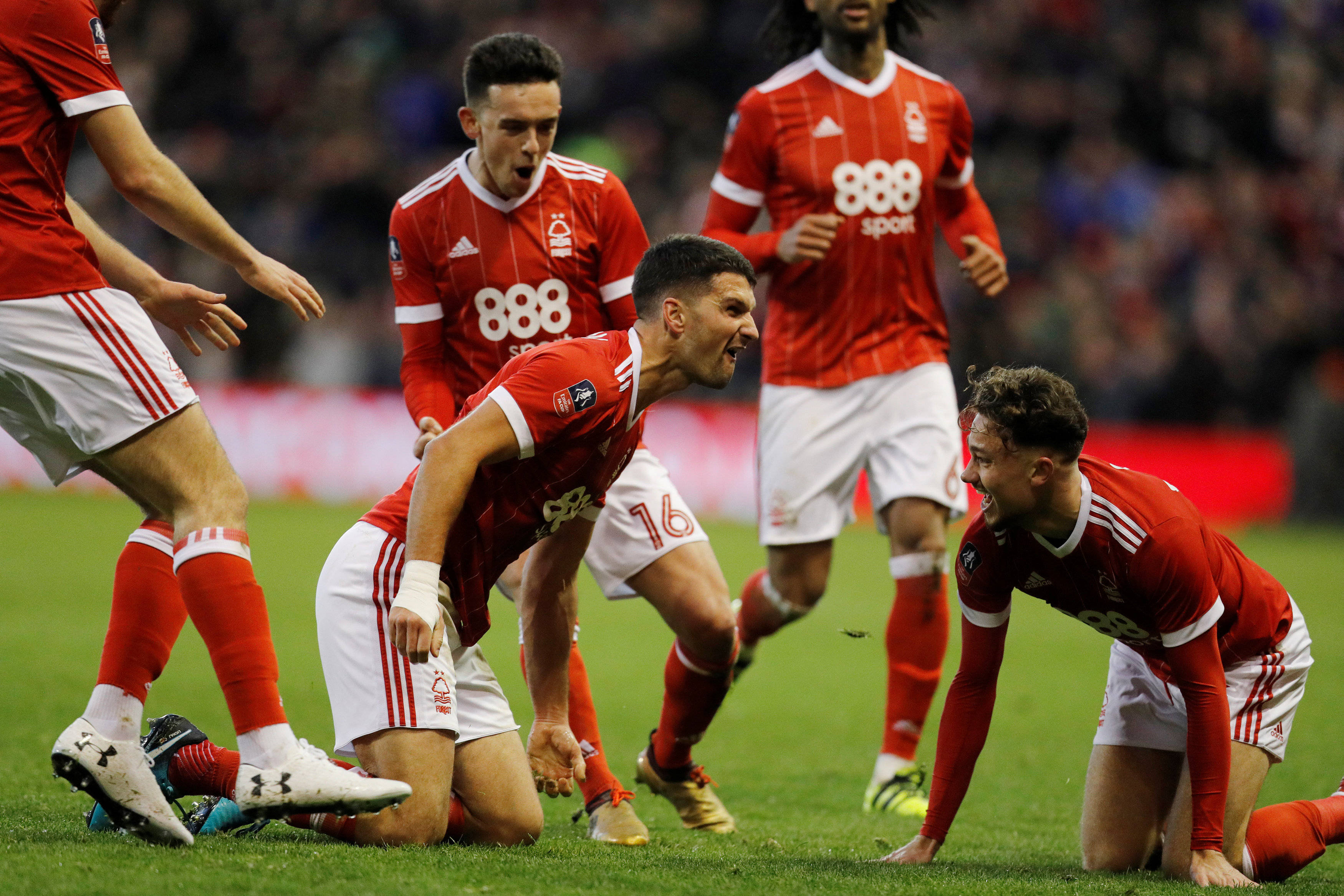 爱游戏体育:英超的战术适应性:教练的变化与影响 爱游戏体育:英超的战术适应性:教练的变化与影响